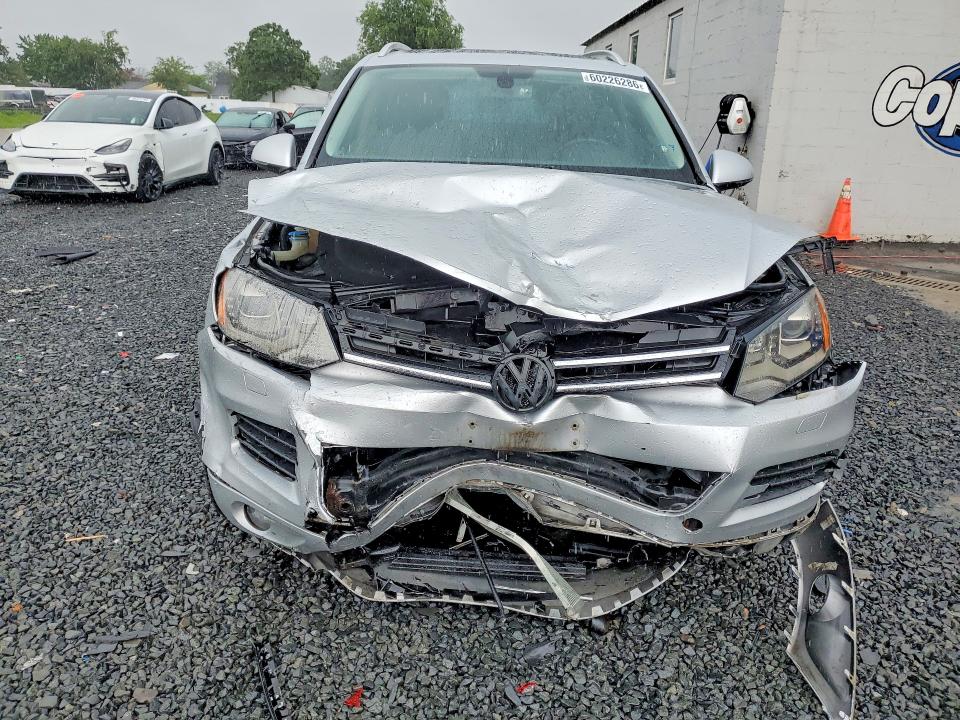 60226286 :رقم المزاد ، WVGEK9BP1CD009829 vin ، 2012 Volkswagen Touareg مزاد بيع