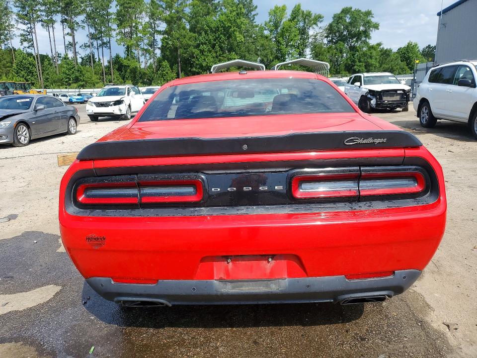 59582146 :رقم المزاد ، 2C3CDZBT4JH223379 vin ، 2018 Dodge Challenger مزاد بيع