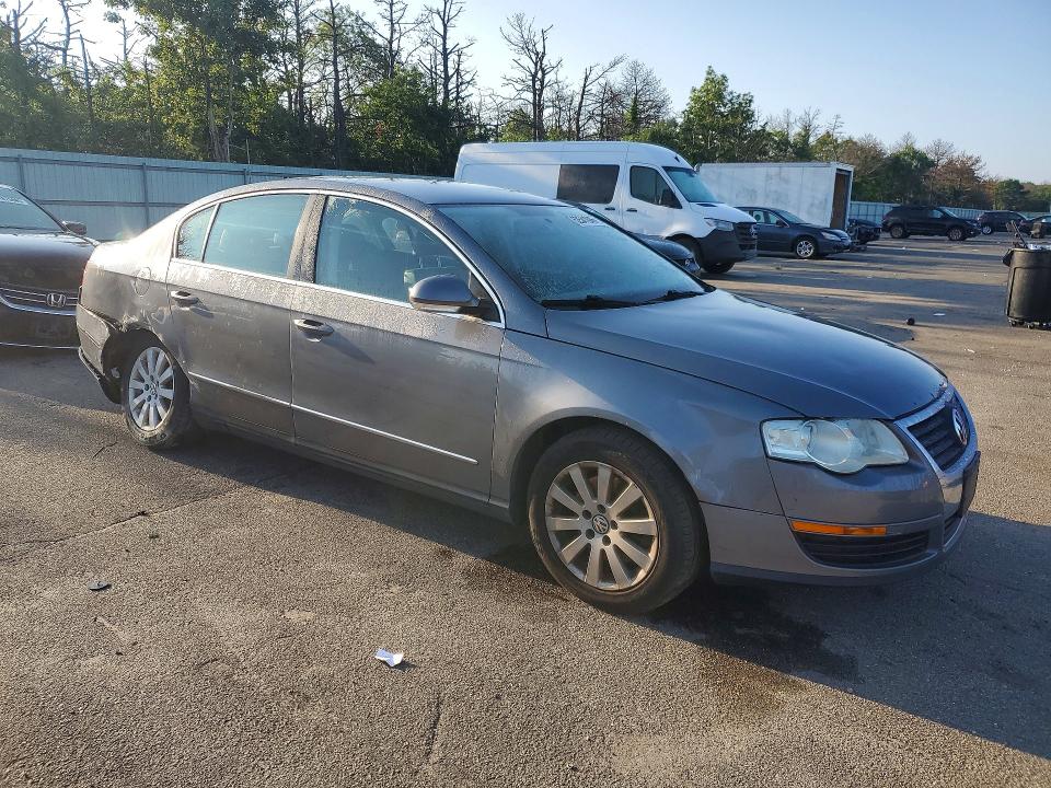 62541946 :رقم المزاد ، WVWJK73C28E217576 vin ، 2008 Volkswagen Passat مزاد بيع