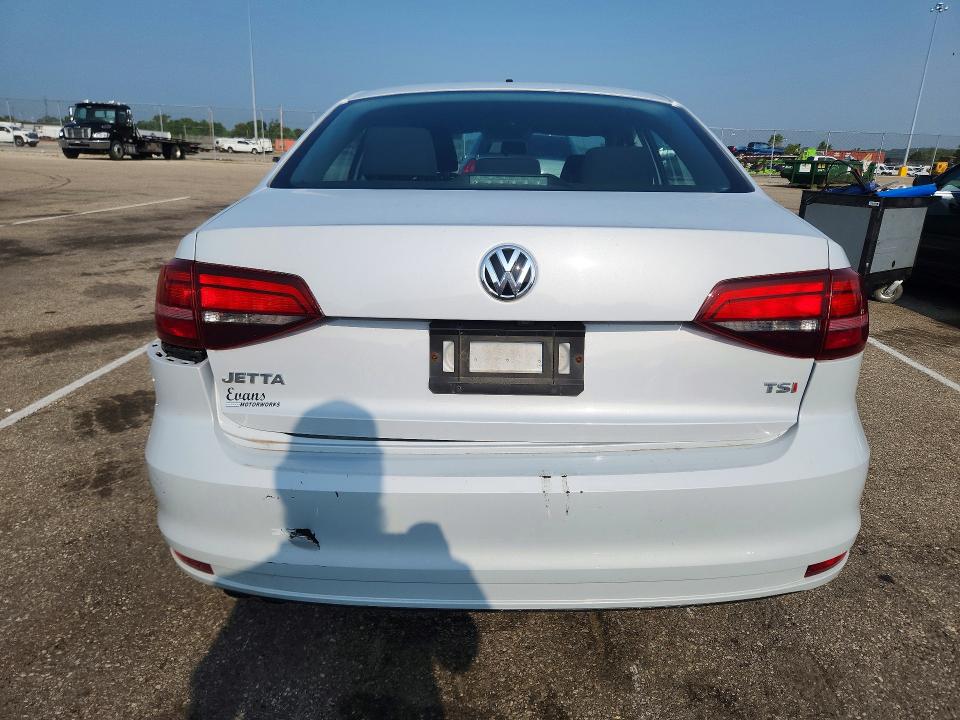 61837086 :رقم المزاد ، 3VW2B7AJ1HM258567 vin ، 2017 Volkswagen Jetta مزاد بيع