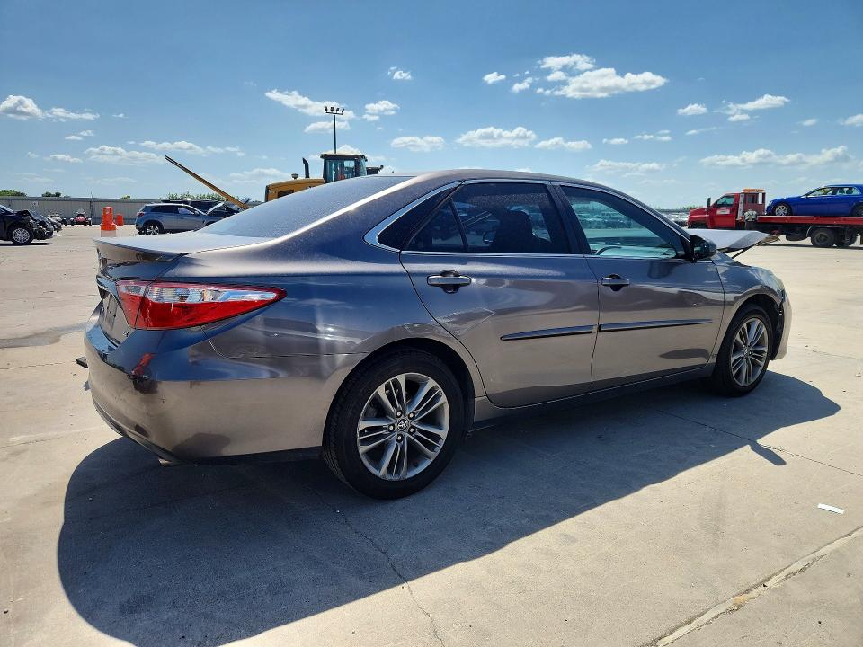 60280846 :رقم المزاد ، 4T1BF1FK3GU217319 vin ، 2016 Toyota Camry مزاد بيع