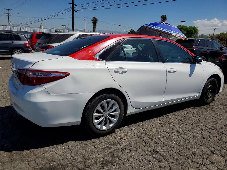 61429266 :رقم المزاد ، 4T4BF1FK4FR512630 vin ، 2015 Toyota Camry مزاد بيع