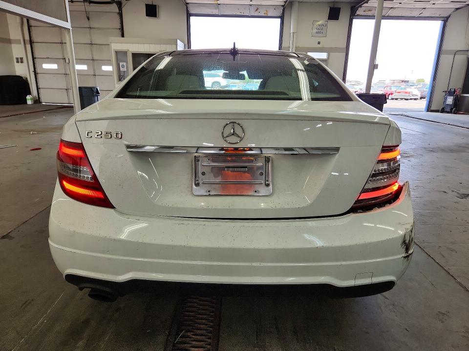 2013 Mercedes-benz C მანქანა იყიდება აუქციონზე, vin: WDDGJ4HB4DG029500, აუქციონის ნომერი: 63207146