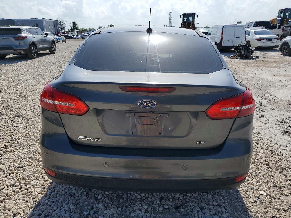 61964836 :رقم المزاد ، 1FADP3H28JL215541 vin ، 2018 Ford Focus مزاد بيع