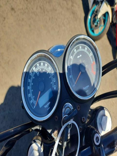 58536116 :رقم المزاد ، SMT910K13GT729811 vin ، 2016 Triumph Motorcycle Bonneville مزاد بيع