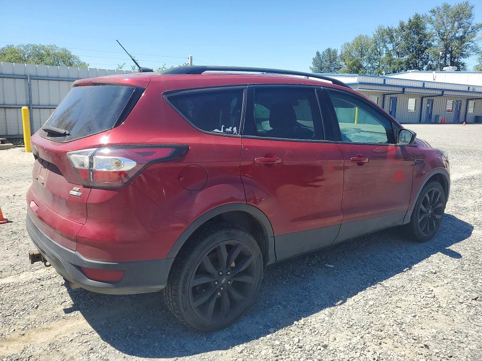 60707556 :رقم المزاد ، 1FMCU9G99HUA15039 vin ، 2017 Ford Escape مزاد بيع