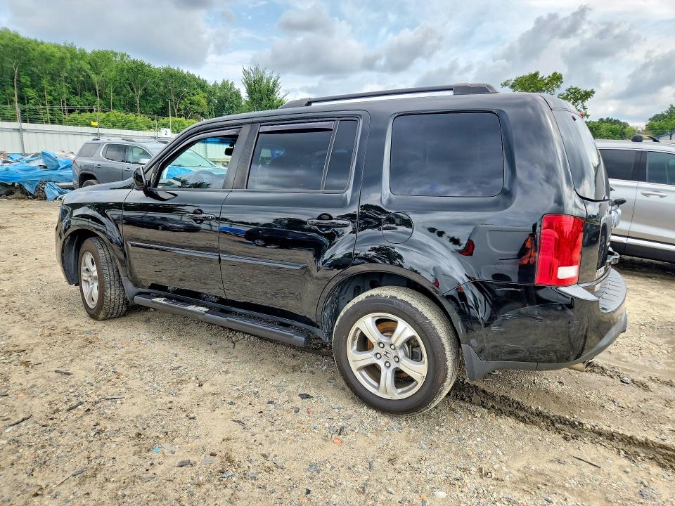 62021056 :رقم المزاد ، 5FNYF3H57FB024003 vin ، 2015 Honda Pilot مزاد بيع