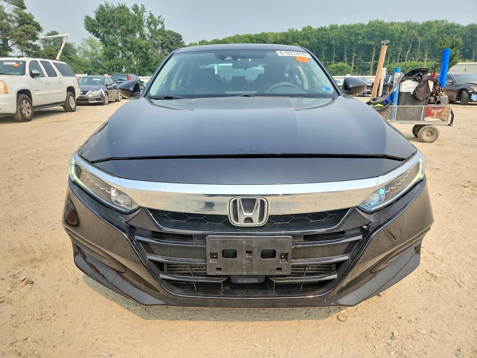 61837476 :رقم المزاد ، 1HGCV1F15JA266406 vin ، 2018 Honda Accord مزاد بيع