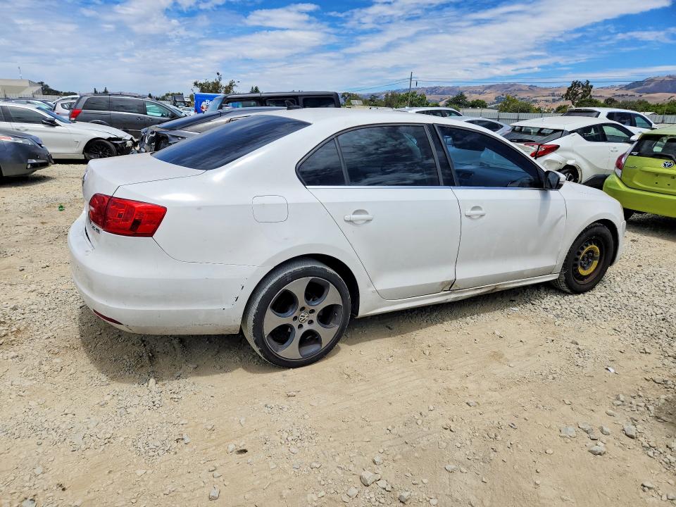 62015316 :رقم المزاد ، 3VWDP7AJ3DM406111 vin ، 2013 Volkswagen Jetta مزاد بيع