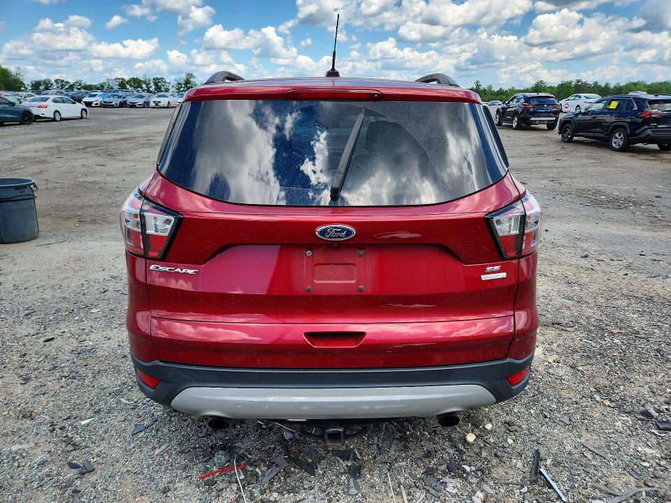 63157046 :رقم المزاد ، 1FMCU0GD6JUD49860 vin ، 2018 Ford Escape مزاد بيع