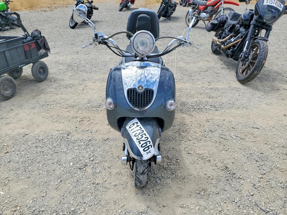 61735266 :رقم المزاد ، L5YTCKPF4L1173554 vin ، 2020 Znen Scooter مزاد بيع
