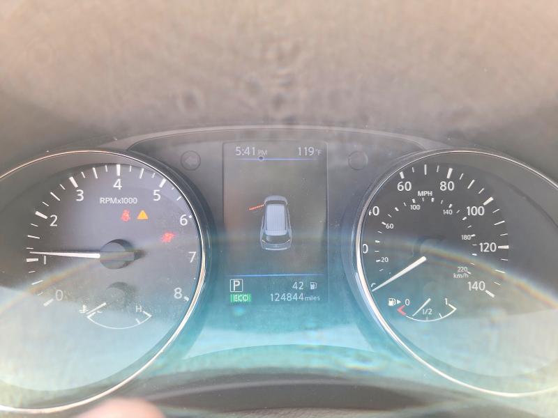 61717356 :رقم المزاد ، 5N1AT2MT5JC704640 vin ، 2018 Nissan Rogue مزاد بيع