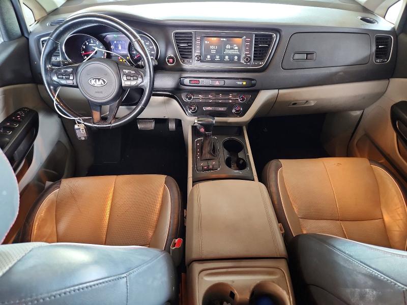 61441556 :رقم المزاد ، KNDMB5C18H6338350 vin ، 2017 Kia Sedona مزاد بيع