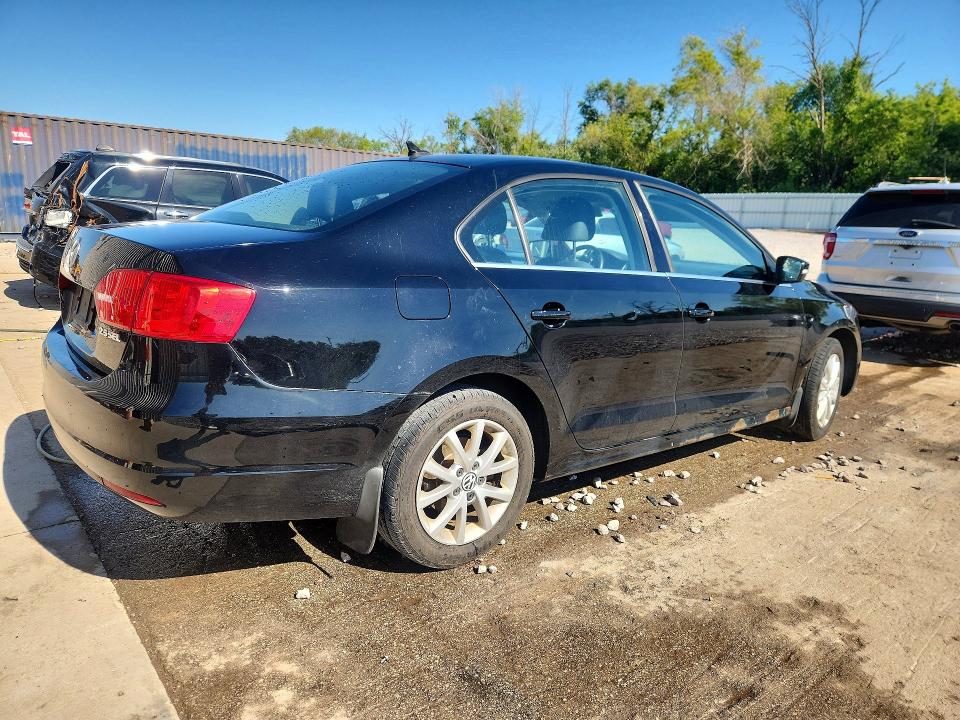 60877146 :رقم المزاد ، 3VWLX7AJ3BM035752 vin ، 2011 Volkswagen Jetta مزاد بيع