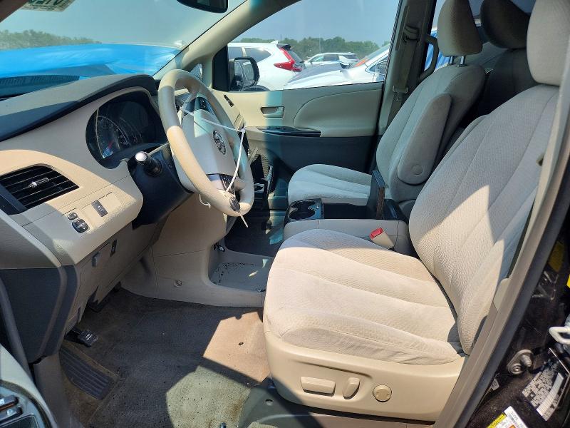 61299066 :رقم المزاد ، 5TDKK3DC3BS120951 vin ، 2011 Toyota Sienna مزاد بيع