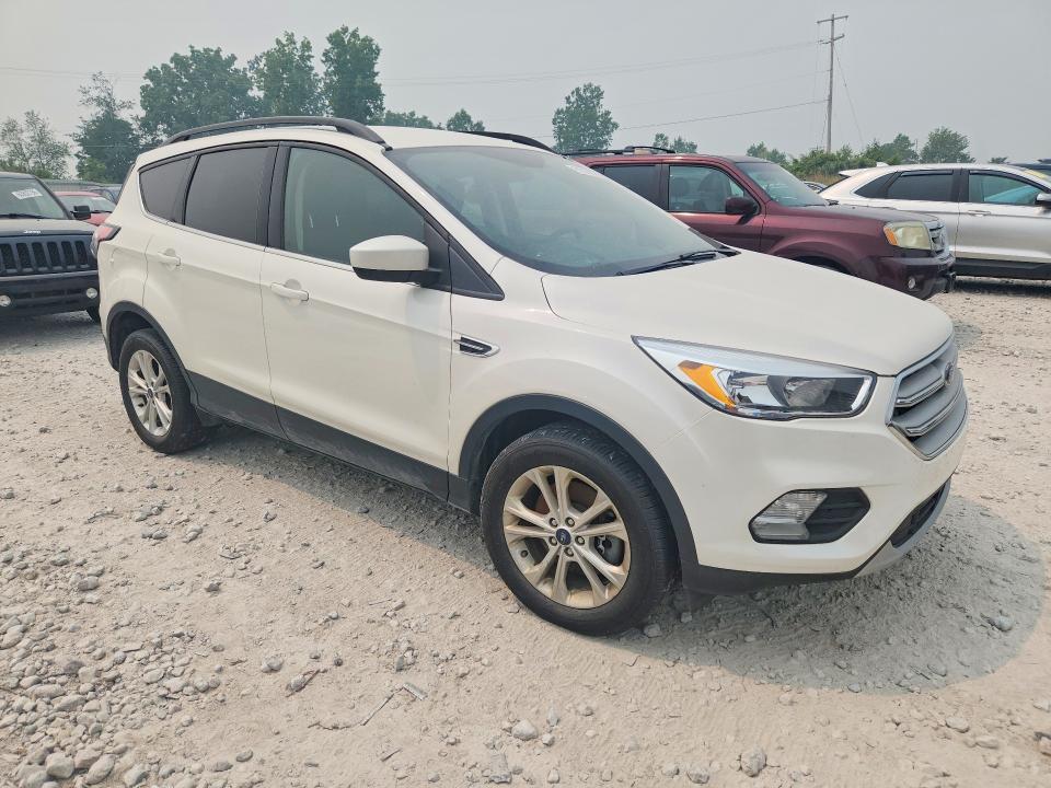 61523626 :رقم المزاد ، 1FMCU9GD7JUC86062 vin ، 2018 Ford Escape مزاد بيع