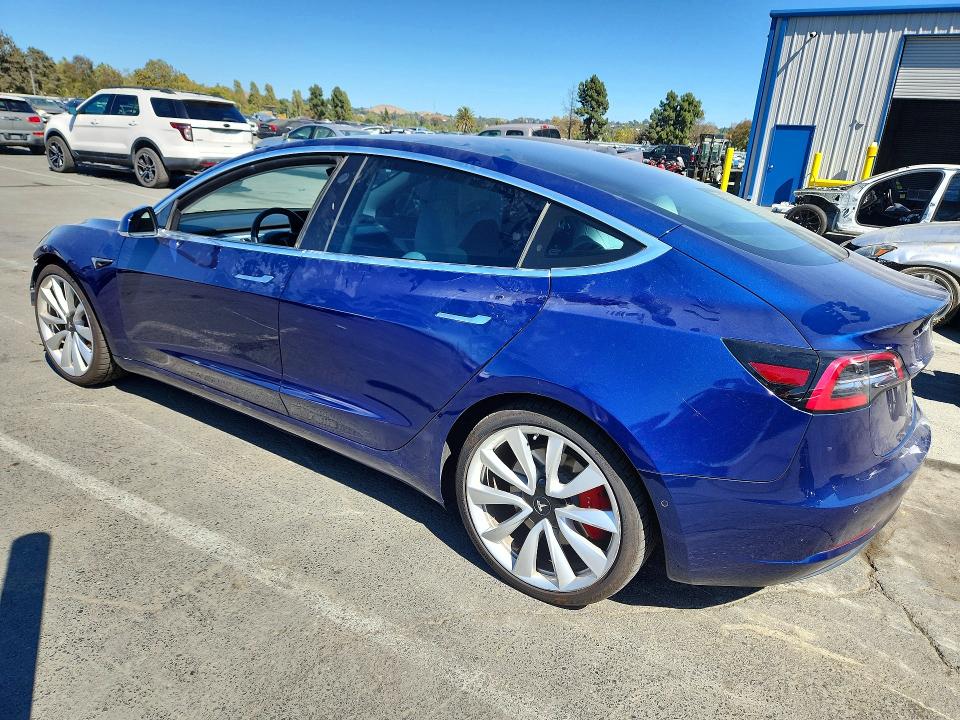 Продажа на аукционе авто 2018 Tesla Model 3, vin: 5YJ3E1EBXJF080716, номер лота: 62996336