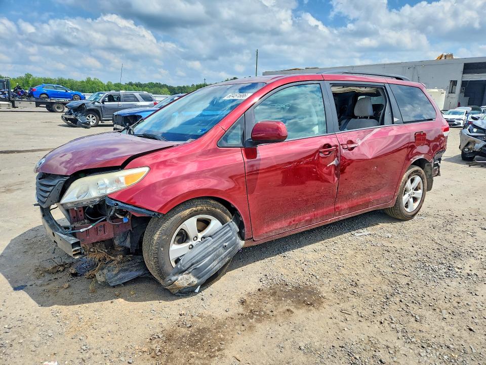 60451686 :رقم المزاد ، 5TDKK3DC6ES448689 vin ، 2014 Toyota Sienna مزاد بيع