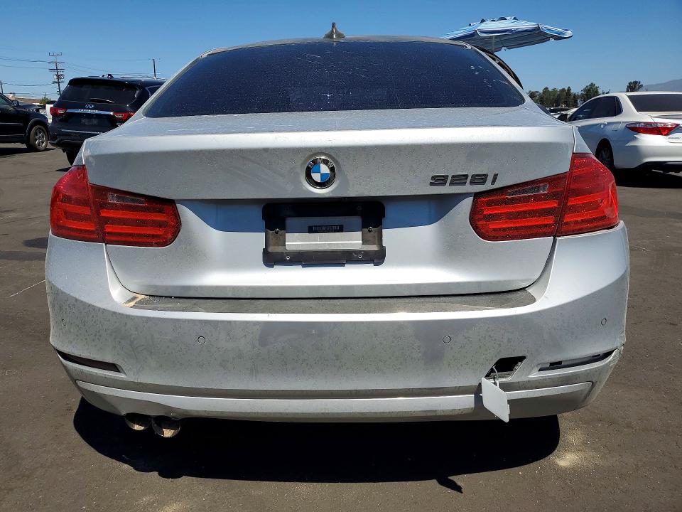 2014 Bmw 328 მანქანა იყიდება აუქციონზე, vin: WBA3C1C57EK108836, აუქციონის ნომერი: 62288336