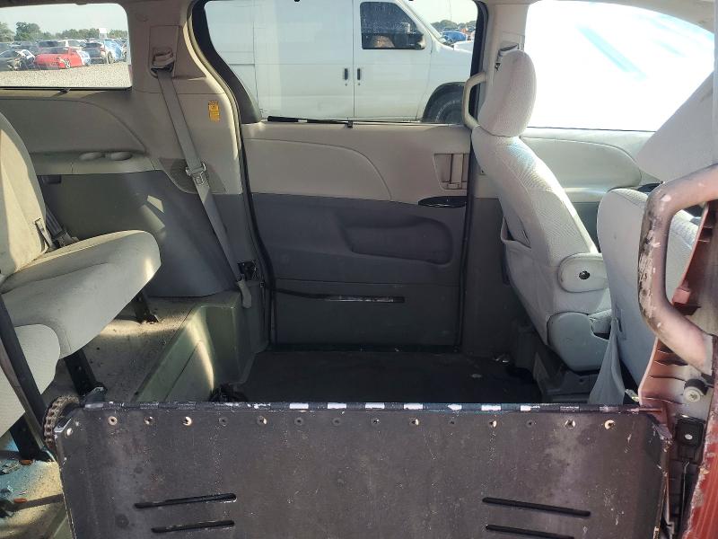 2014 Toyota Sienna მანქანა იყიდება აუქციონზე, vin: 5TDKK3DCXES486104, აუქციონის ნომერი: 60204296