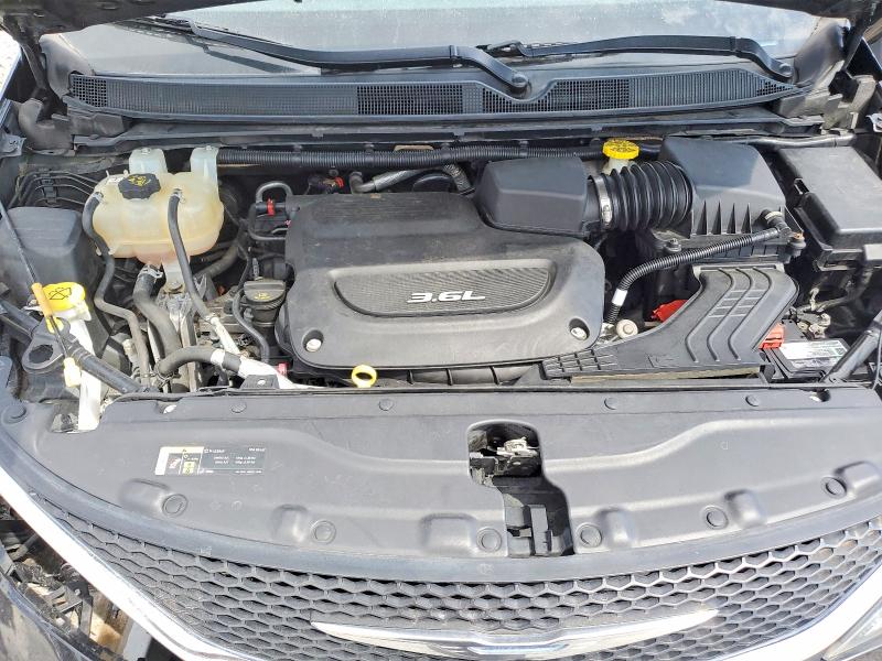 58763756 :رقم المزاد ، 2C4RC1FG4JR125972 vin ، 2018 Chrysler Pacifica مزاد بيع