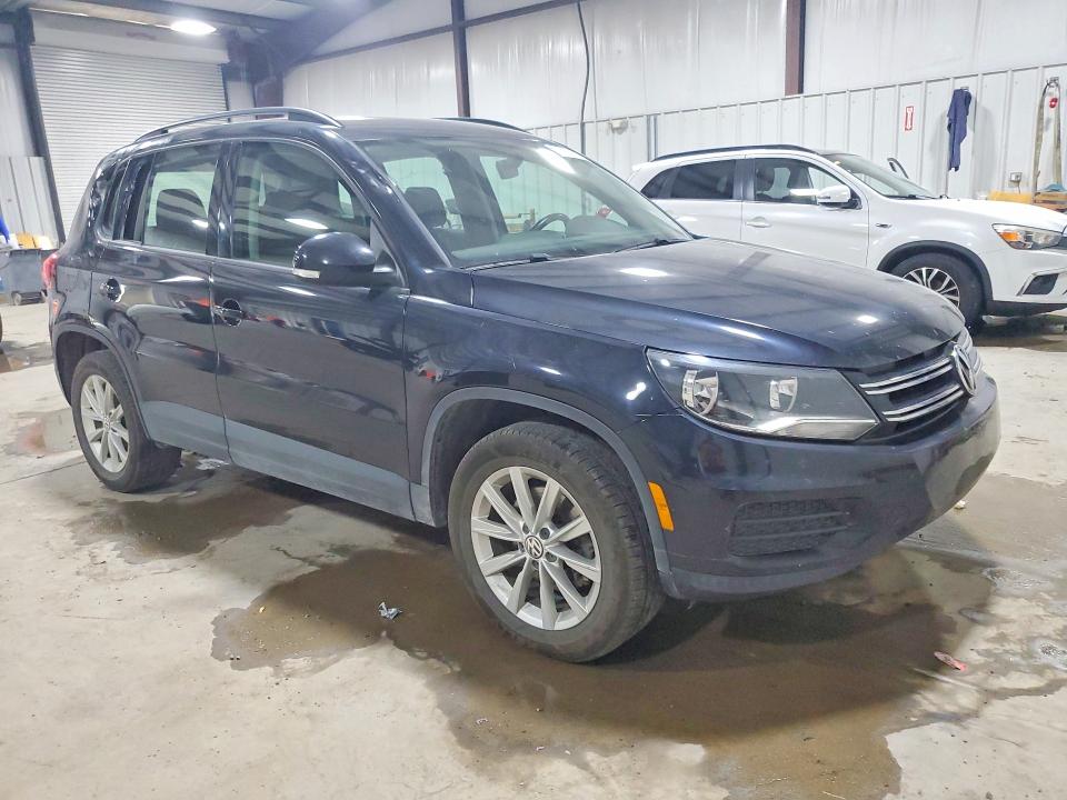61885996 :رقم المزاد ، WVGBV7AX5HK051262 vin ، 2017 Volkswagen Tiguan مزاد بيع