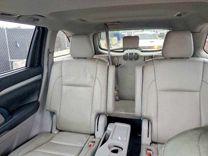 Продаж на аукціоні авто 2018 Toyota Highlander, vin: 5TDKZRFH1JS543095, номер лоту: 62709046