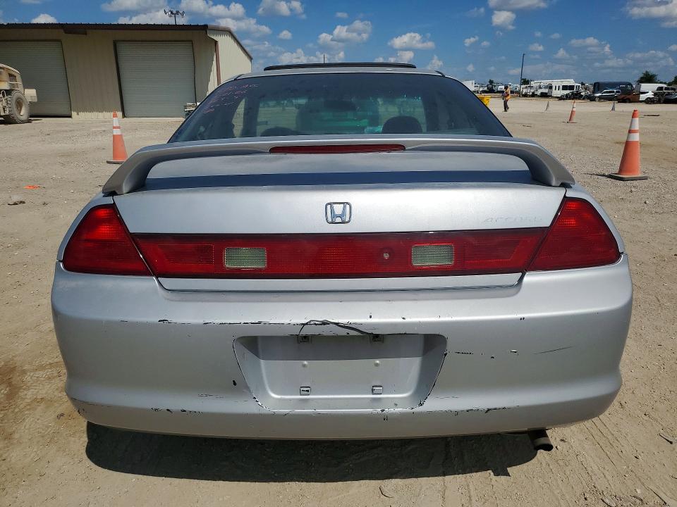 Auction sale of the 2000 Honda Accord 2d Ex, vin: 1HGCG3256YA018237, lot number: 60012426