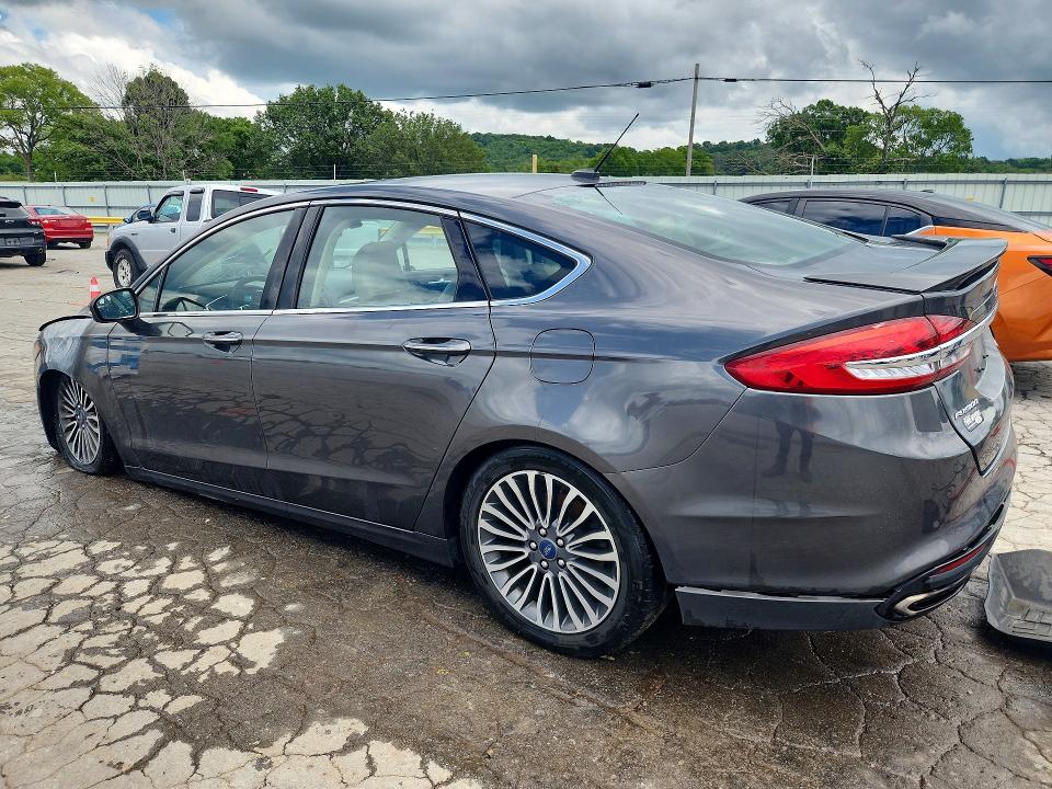 60620696 :رقم المزاد ، 3FA6P0D97JR155201 vin ، 2018 Ford Fusion مزاد بيع