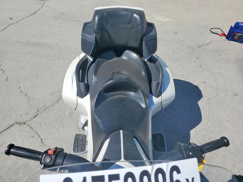 61753386 :رقم المزاد ، 2BXNBDD27FV003275 vin ، 2015 Can-am Spyder Roadster مزاد بيع