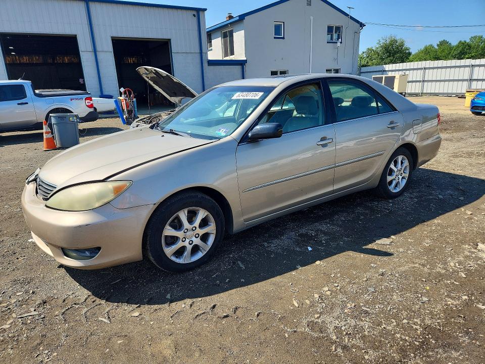 63480706 :رقم المزاد ، 4T1BF30K65U102845 vin ، 2005 Toyota Camry مزاد بيع