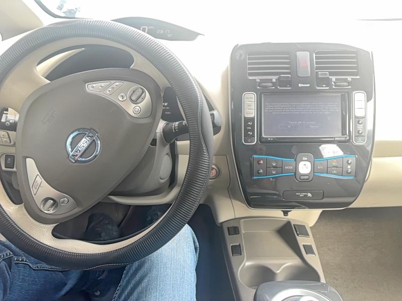 2011 Nissan Leaf მანქანა იყიდება აუქციონზე, vin: JN1AZ0CP1BT005036, აუქციონის ნომერი: 62499146