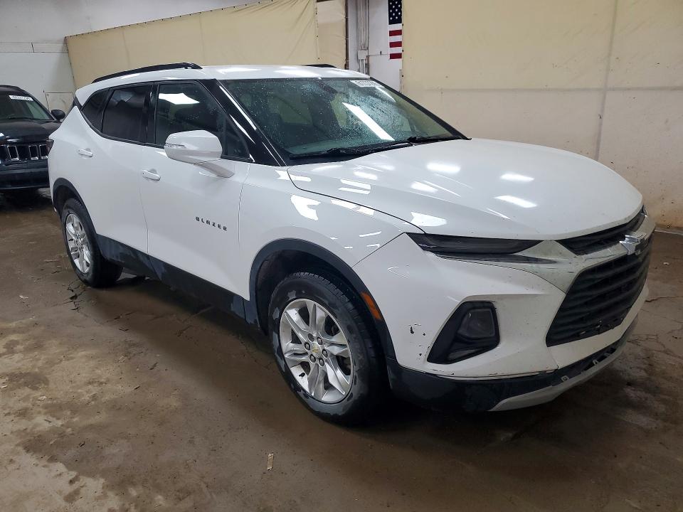 61737286 :رقم المزاد ، 3GNKBBRA8LS532966 vin ، 2020 Chevrolet Blazer مزاد بيع