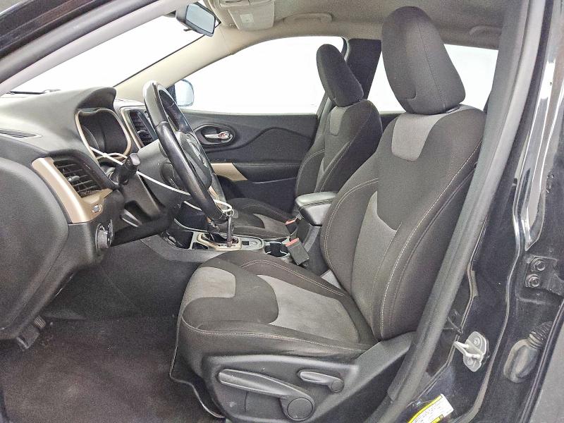97683145 :رقم المزاد ، 1C4PJLCB8JD557033 vin ، 2018 Jeep Cherokee مزاد بيع