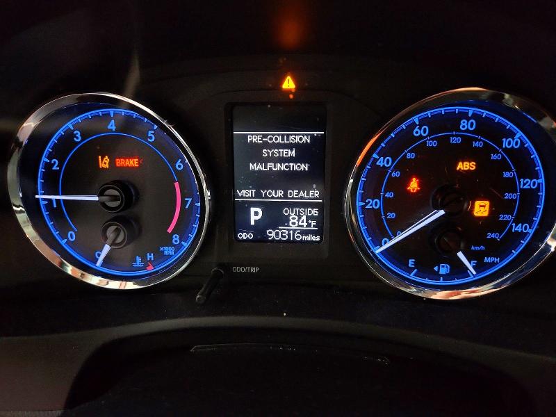 2018 Toyota Corolla მანქანა იყიდება აუქციონზე, vin: 5YFBURHE1JP813145, აუქციონის ნომერი: 62425966