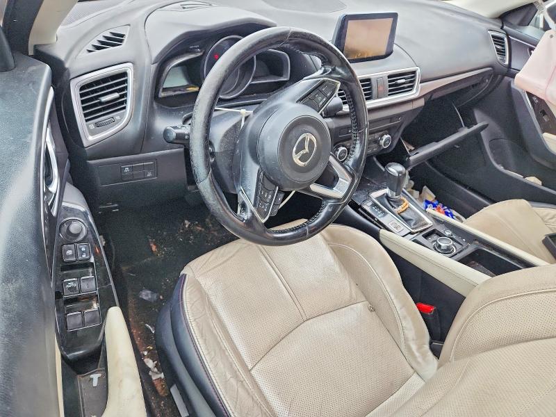 61982916 :رقم المزاد ، 3MZBN1W35JM158668 vin ، 2018 Mazda 3 مزاد بيع