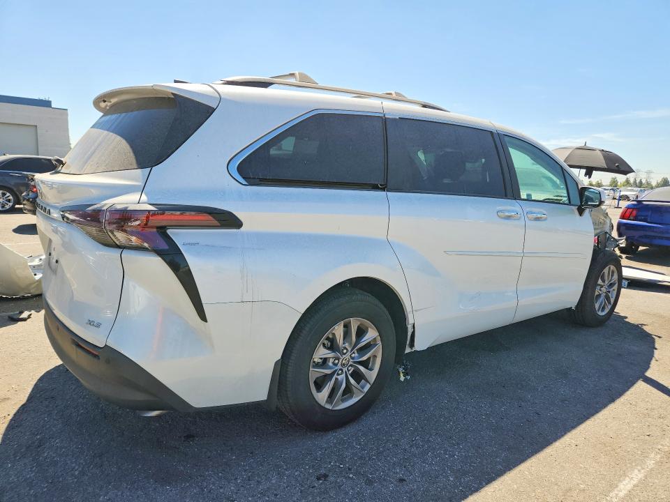 63150986 :رقم المزاد ، 5TDJRKEC4SS269840 vin ، 2025 Toyota Sienna مزاد بيع