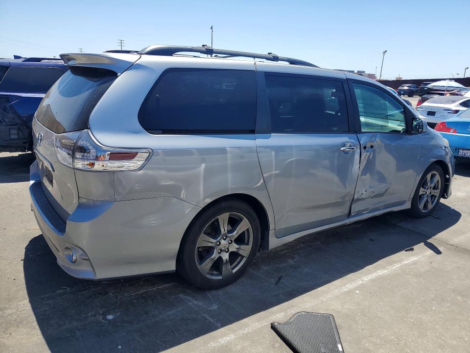 60241636 :رقم المزاد ، 5TDXZ3DC9HS852804 vin ، 2017 Toyota Sienna مزاد بيع