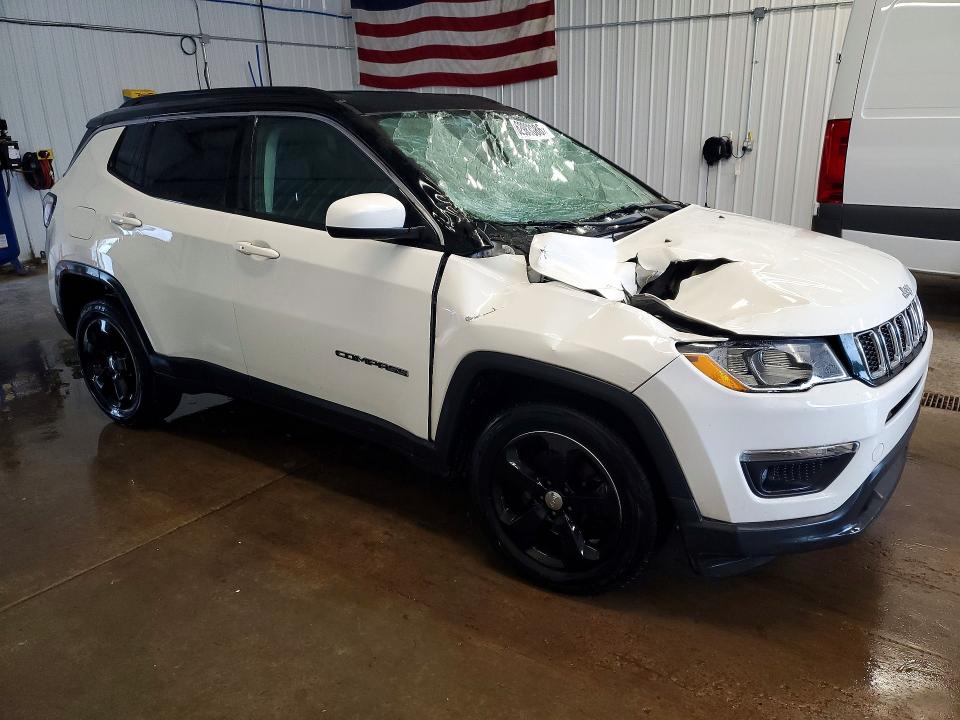 62983086 :رقم المزاد ، 3C4NJDBB4JT241153 vin ، 2018 Jeep Compass مزاد بيع