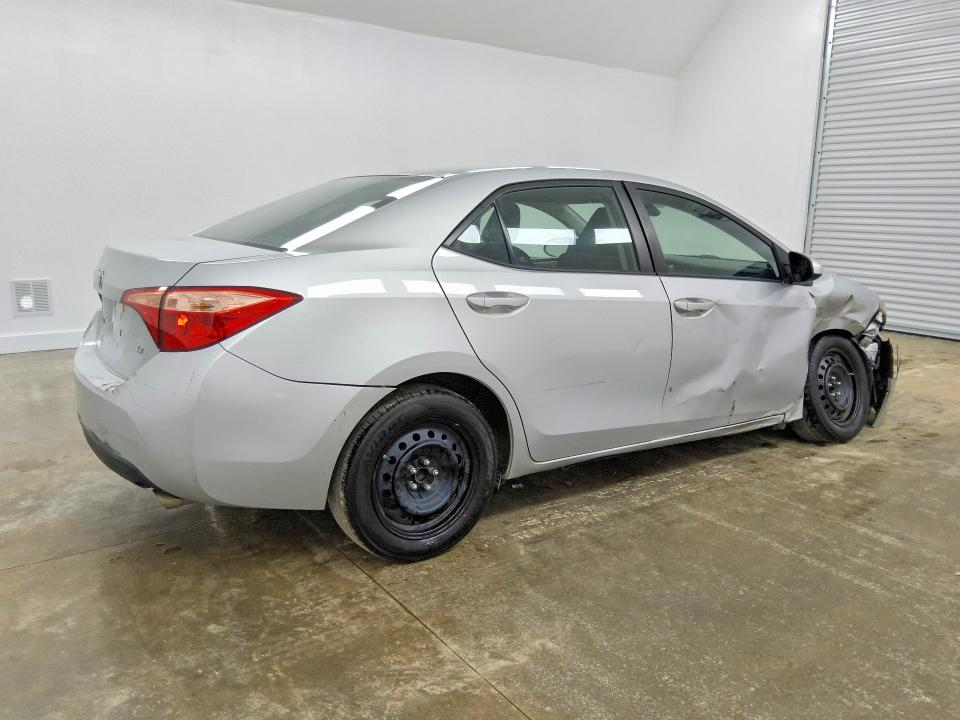 62124836 :رقم المزاد ، 2T1BURHE0HC881575 vin ، 2017 Toyota Corolla مزاد بيع