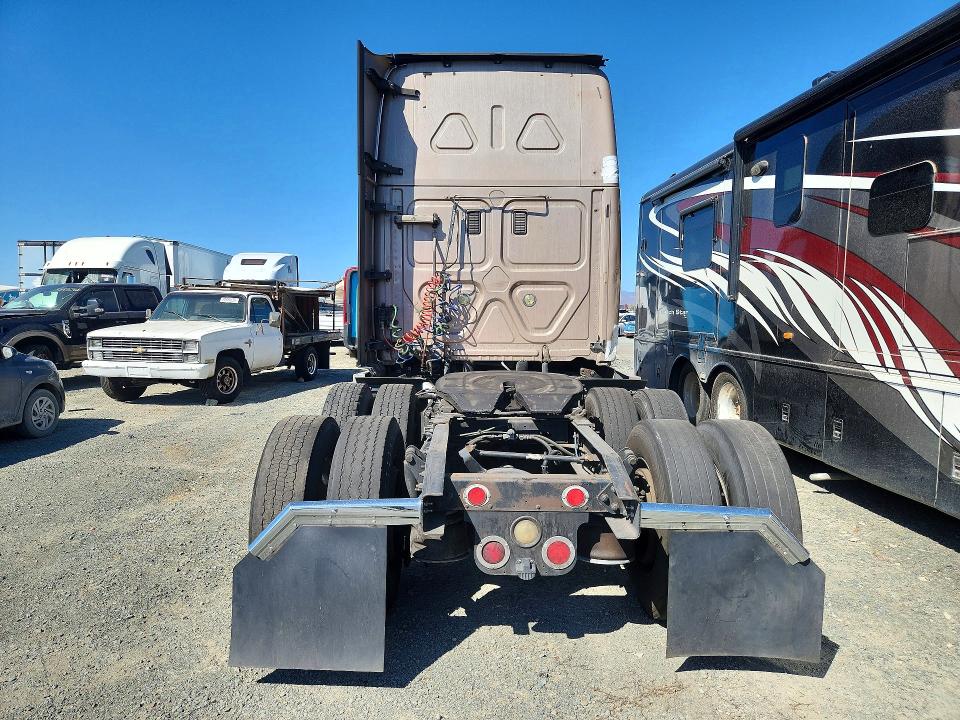 2015 Freightliner Cascadia მანქანა იყიდება აუქციონზე, vin: 3AKJGLD53FSBT5505, აუქციონის ნომერი: 62479146