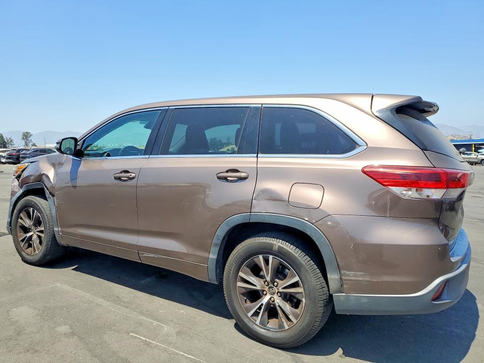 62872716 :رقم المزاد ، 5TDZARFH3JS037290 vin ، 2018 Toyota Highlander مزاد بيع