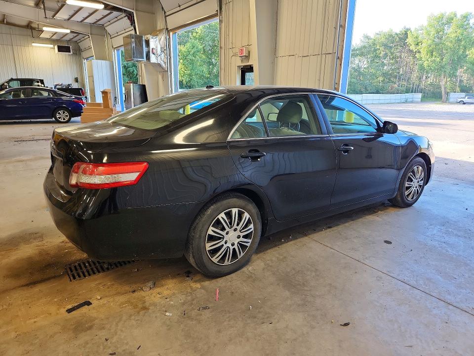 60964506 :رقم المزاد ، 4T4BF3EK0AR016827 vin ، 2010 Toyota Camry مزاد بيع