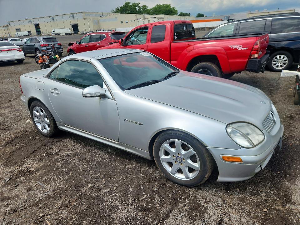 62073666 :رقم المزاد ، WDBKK49F21F176627 vin ، 2001 Mercedes-benz Slk مزاد بيع