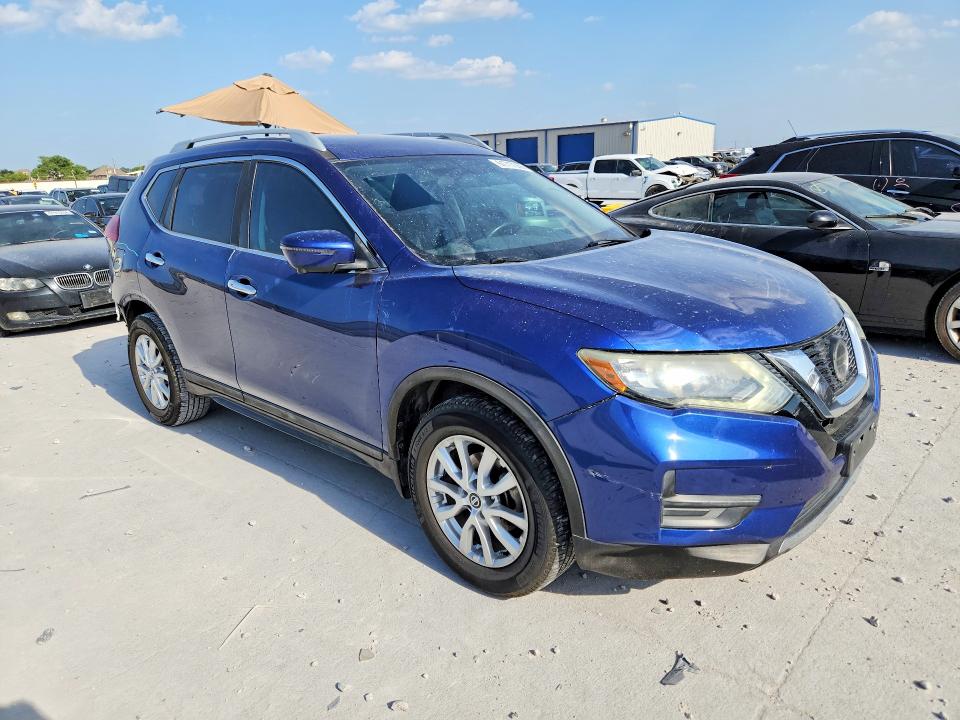 61717356 :رقم المزاد ، 5N1AT2MT5JC704640 vin ، 2018 Nissan Rogue مزاد بيع