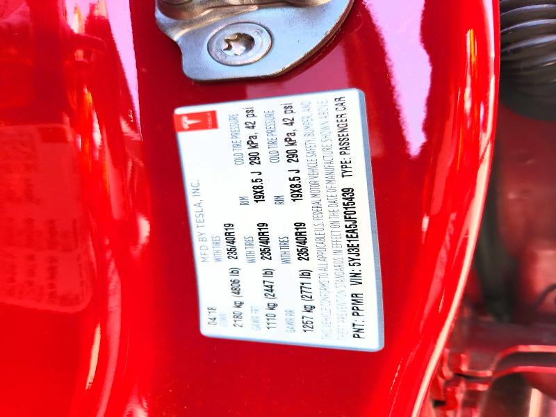 62431576 :رقم المزاد ، 5YJ3E1EA5JF015439 vin ، 2018 Tesla Model 3 مزاد بيع