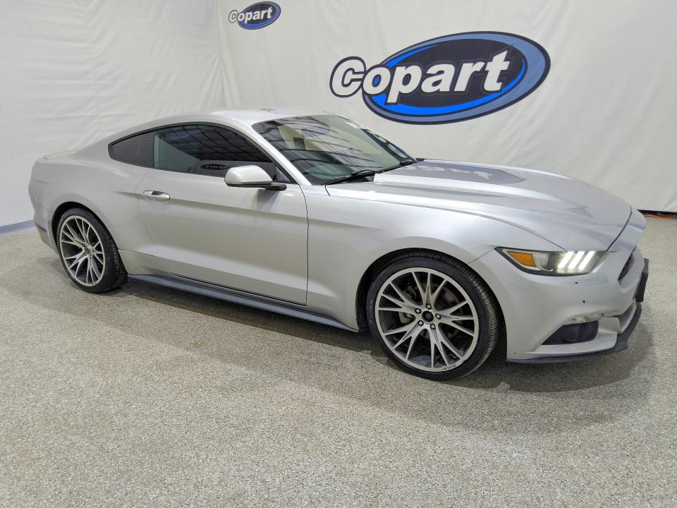 60862266 :رقم المزاد ، 1FA6P8TH4F5400070 vin ، 2015 Ford Mustang مزاد بيع