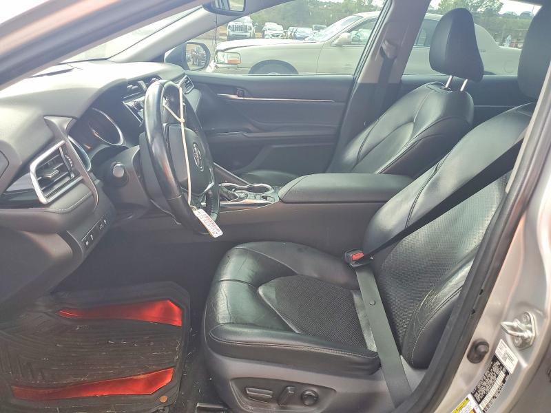61548066 :رقم المزاد ، 4T1B61HK2JU136400 vin ، 2018 Toyota Camry مزاد بيع