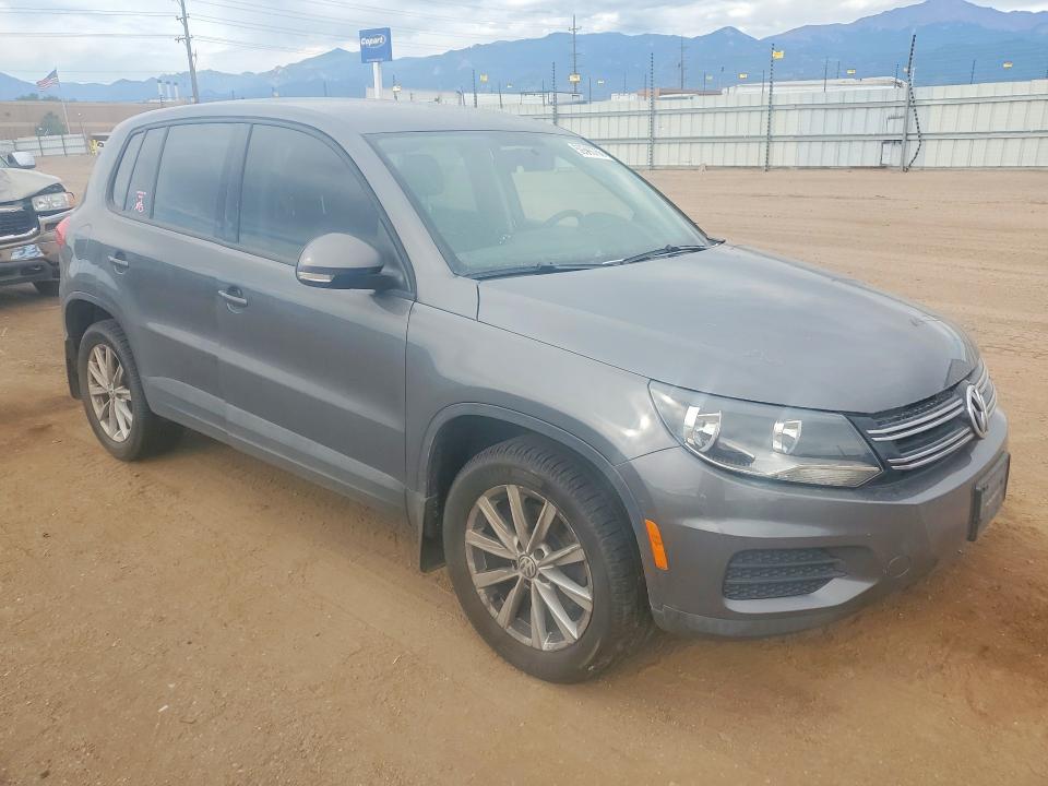 59390766 :رقم المزاد ، WVGBV7AXXHK047692 vin ، 2017 Volkswagen Tiguan مزاد بيع