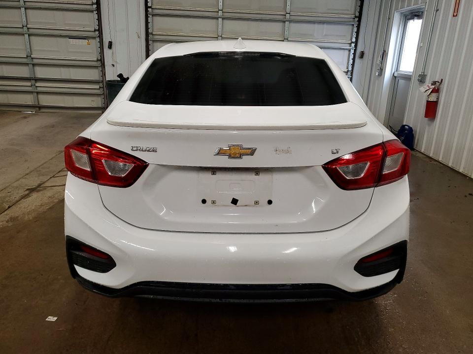 61697866 :رقم المزاد ، 1G1BE5SM6J7115551 vin ، 2018 Chevrolet Cruze مزاد بيع